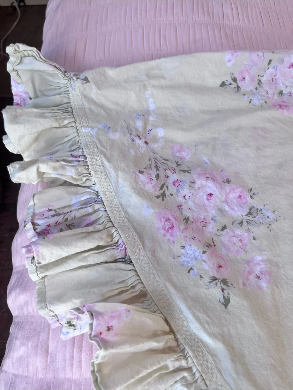 Shabby Chic Ruffled Tablecloth - Picture 7 of 12